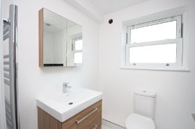 Bathroom 2.jpg